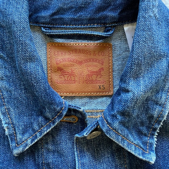 Levi’s Distressed Denim Jacket - Picture 3 of 3